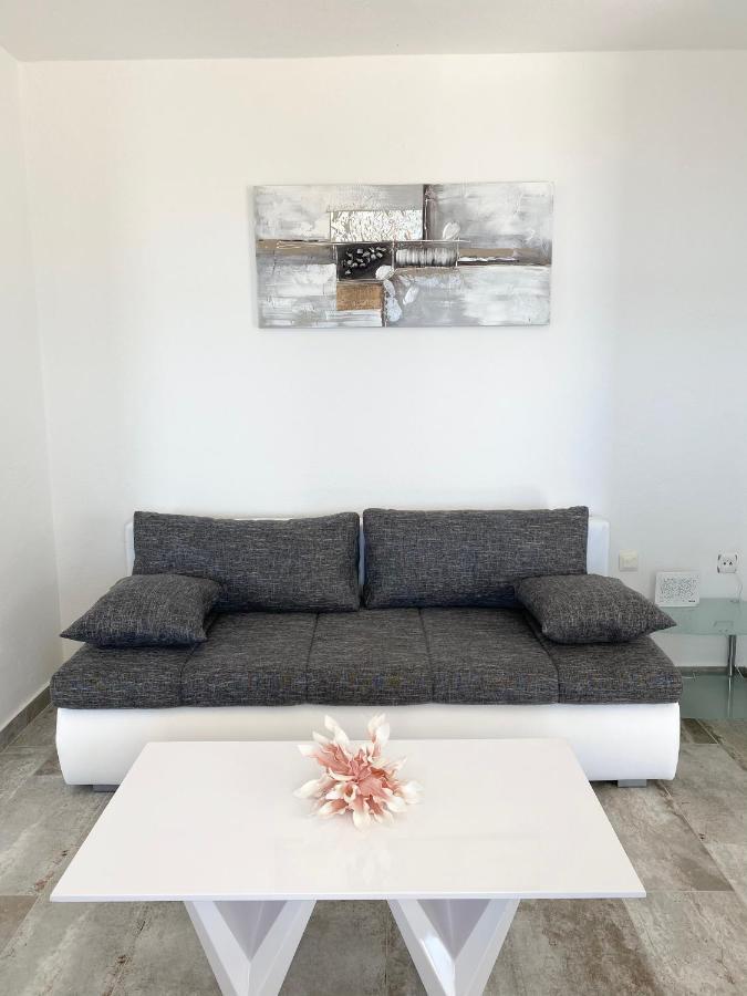 Charlene Appartement Karlobag Buitenkant foto
