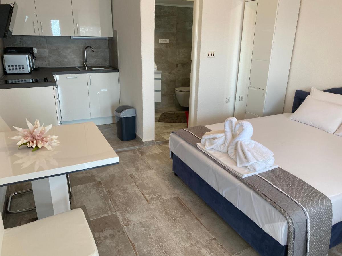 Charlene Appartement Karlobag Buitenkant foto