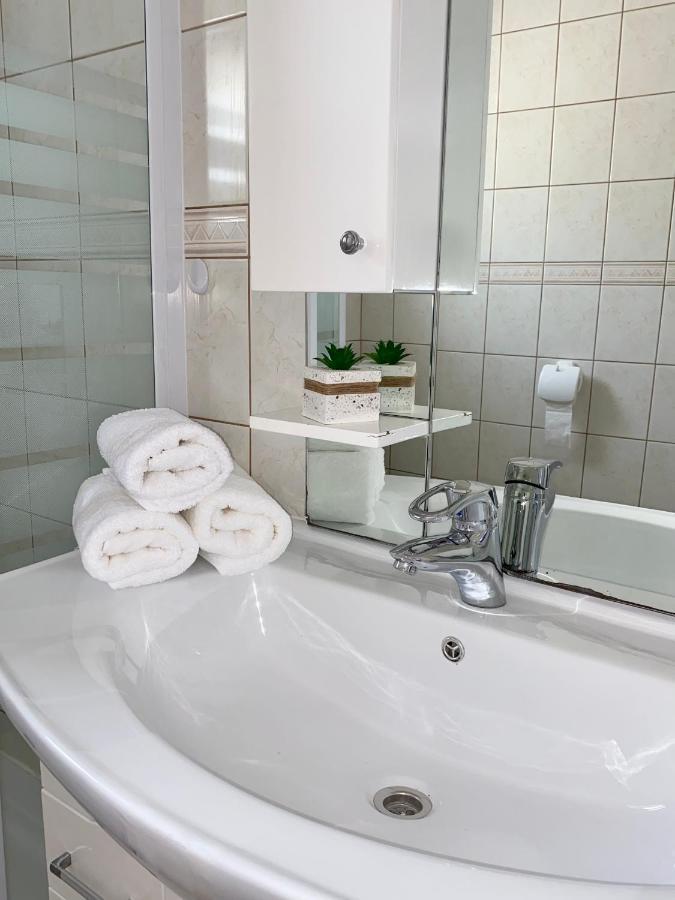 Charlene Appartement Karlobag Buitenkant foto