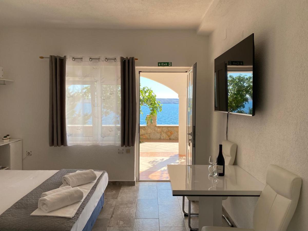 Charlene Appartement Karlobag Buitenkant foto