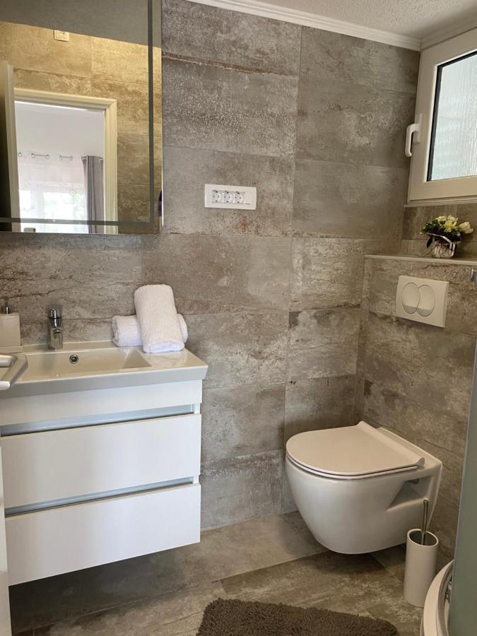 Charlene Appartement Karlobag Buitenkant foto