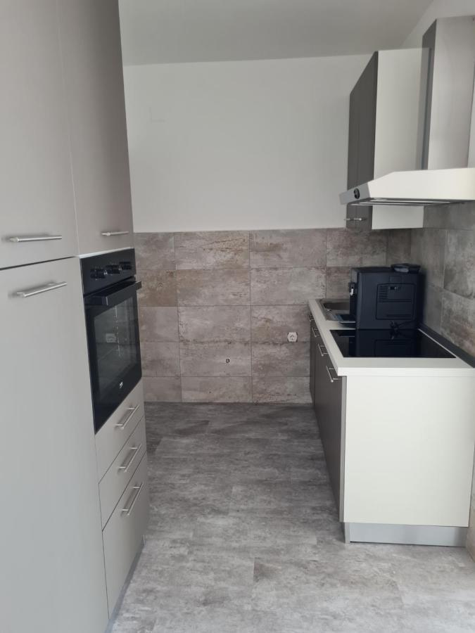 Charlene Appartement Karlobag Buitenkant foto